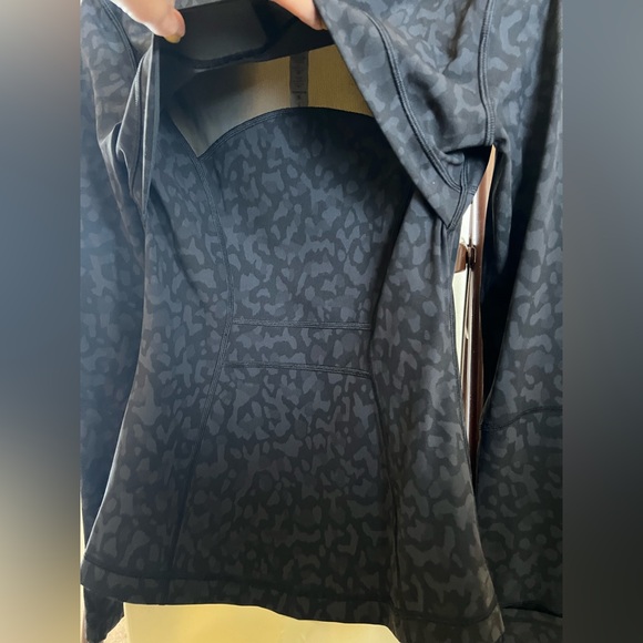 Lululemon Set Top and Bottom - Picture 9 of 16